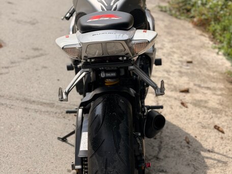 2006 Suzuki GSX-R 600, серебристый, 600000 рублей, вид 3