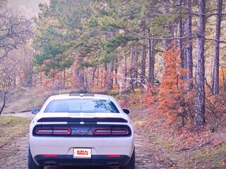2018 Dodge Challenger III Рестайлинг 2, белый, 3800000 рублей, вид 5