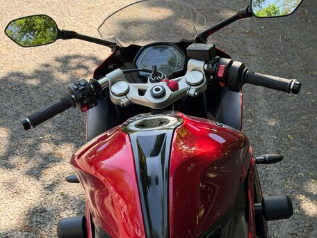 2024 Triumph Daytona 660, красный, 1100000 рублей, вид 2