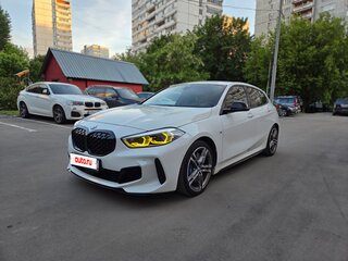 2019 BMW 1 серии M135i xDrive III (F40), белый, 2850000 рублей, вид 1