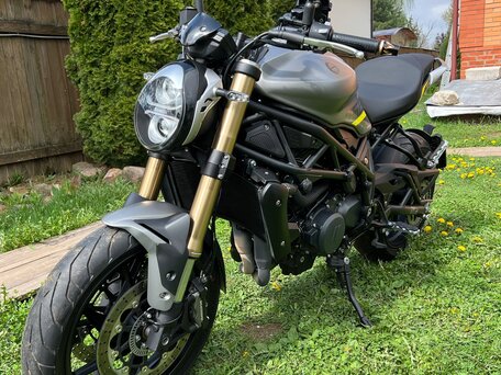 2023 Benelli 752 S, серебристый, 575000 рублей, вид 3