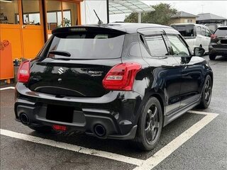 2022 Suzuki Swift V Рестайлинг, чёрный, 1155000 рублей, вид 2