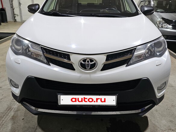 2013 Toyota RAV4 IV (XA40), белый, 2150000 рублей