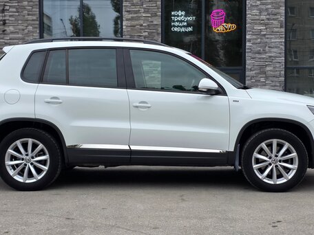 2015 Volkswagen Tiguan I Рестайлинг, белый, 2350000 рублей, вид 3