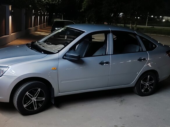 2014 Lada (ВАЗ) Granta I, серебристый, 650000 рублей - вид 2
