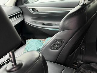 2020 Hyundai Grandeur VI Рестайлинг, чёрный, 1400000 рублей, вид 5