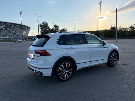 2021 Volkswagen Tiguan II Рестайлинг, белый, 3930000 рублей, вид 4
