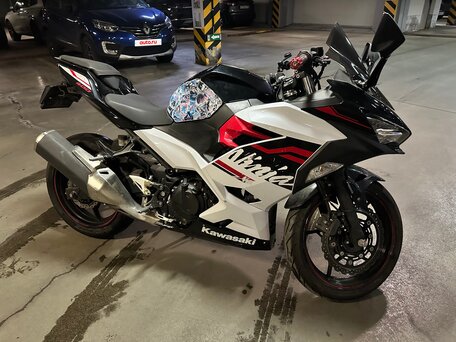 2019 Kawasaki Ninja 400, белый, 590000 рублей, вид 2