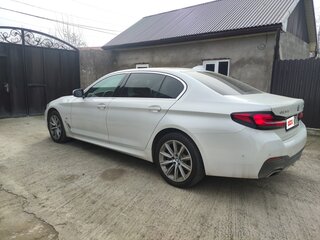 2022 BMW 5 серии Long 530Li VII (G30/G31/G38) Рестайлинг, белый, 4680000 рублей, вид 4