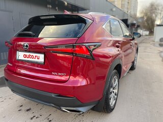 2021 Lexus NX 300 I Рестайлинг, красный, 3700000 рублей, вид 3