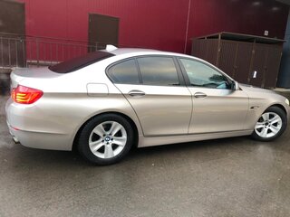 2011 BMW 5 серии 535i xDrive VI (F10/F11/F07), серебристый, 2000000 рублей, вид 3