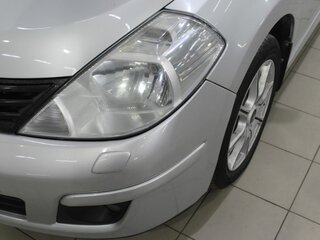 2011 Nissan Tiida I Рестайлинг, серебристый, 700000 рублей, вид 4