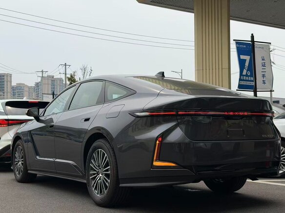 2026 Lexus ES 300h VIII, серый, 7499666 рублей - вид 1