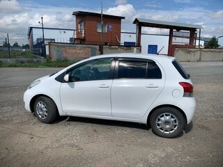 2010 Toyota Vitz II (XP90), белый, 600000 рублей, вид 4