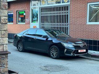 2016 Toyota Camry VII (XV50) Рестайлинг, чёрный, 1860000 рублей, вид 1