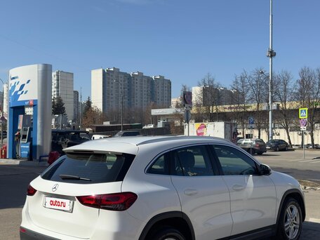 2023 Mercedes-Benz GLA 180 II (H247) Рестайлинг, белый, 3060600 рублей, вид 4