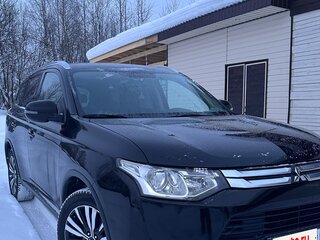 2014 Mitsubishi Outlander III, чёрный, 1500000 рублей, вид 3