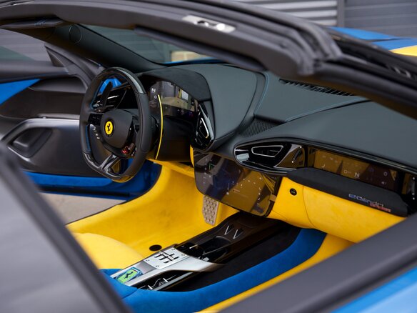 2025 Ferrari 12Cilindri Spider, синий, 85800000 рублей - вид 25