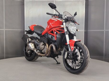 2015 Ducati Monster 821, красный, 539000 рублей, вид 2