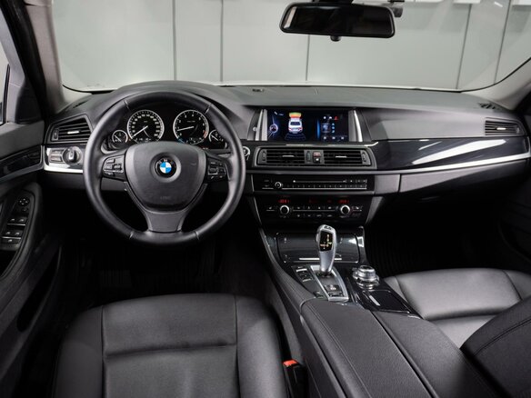 2016 BMW 5 серии 520i VI (F10/F11/F07) Рестайлинг, белый, 2300000 рублей - вид 5