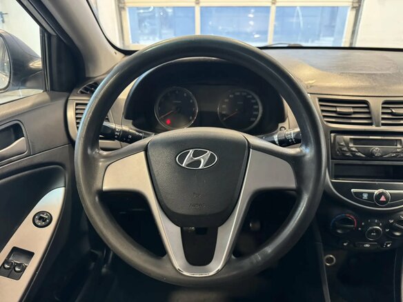 2014 Hyundai Solaris I Рестайлинг, серебристый - вид 17