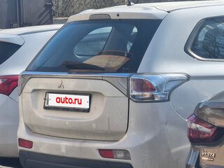 2013 Mitsubishi Outlander III, белый, 1400000 рублей, вид 4