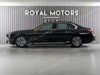2025 BMW 7 серии 740i xDrive VII (G70), чёрный, 15200000 рублей, вид 3