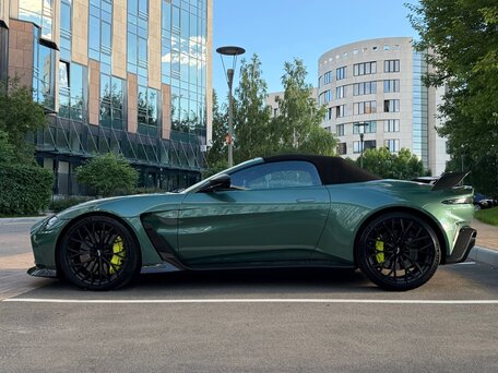 2023 Aston Martin V12 Vantage II, зелёный, 30000000 рублей, вид 3