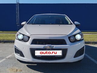 2013 Chevrolet Aveo II, белый, 590000 рублей, вид 2