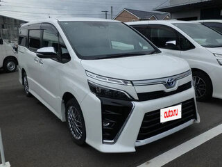 2021 Toyota Voxy III (R80) Рестайлинг, белый, 1520000 рублей, вид 4