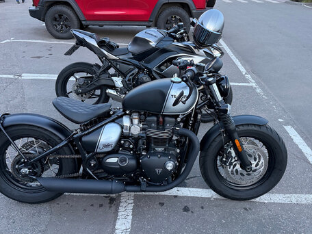 2020 Triumph Bonneville Bobber, серебристый, 1450000 рублей, вид 4