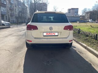2011 Volkswagen Touareg II, белый, 1790000 рублей, вид 4