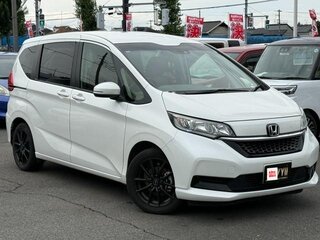 2022 Honda Freed II Рестайлинг, белый, 1390000 рублей, вид 2