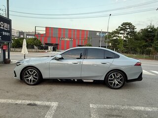 2026 BMW 5 серии 520i VIII (G60/G61/G68), серый, 7650777 рублей, вид 2