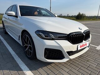 2021 BMW 5 серии 530i xDrive VII (G30/G31/G38) Рестайлинг, белый, 3550000 рублей, вид 3