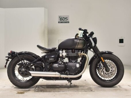 2021 Triumph Bonneville Bobber, чёрный, 1310000 рублей, вид 2