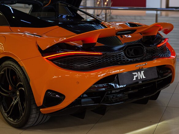 2024 McLaren 750S, оранжевый - вид 15