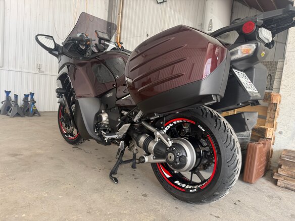 2012 Kawasaki GTR 1400 (Concours 14), красный - вид 11