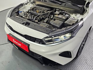 2024 Kia K3 II Рестайлинг, белый, 2020000 рублей, вид 5