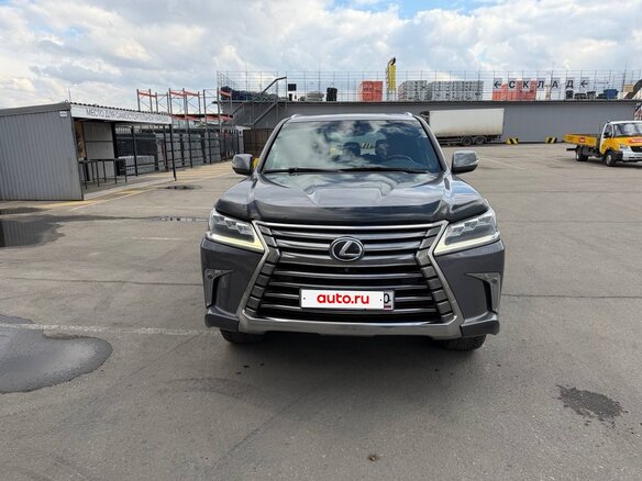 2017 Lexus LX 570 III Рестайлинг 2, серый, 5380000 рублей - вид 1
