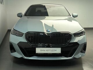 2025 BMW 5 серии 530i xDrive VIII (G60/G61/G68), серый, 11880000 рублей, вид 2