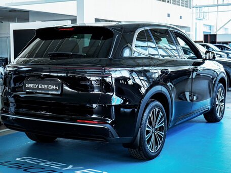 2026 Geely EX5 Гибрид EM-R, чёрный, 3829990 рублей, вид 5