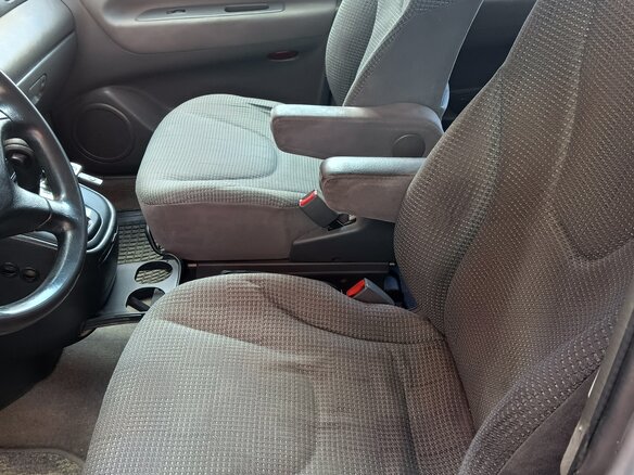 2002 Mitsubishi Space Wagon III, серебристый - вид 11
