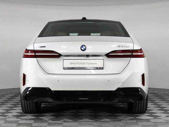 2025 BMW 5 серии Long 530Li xDrive VIII (G60/G61/G68), белый, 9900000 рублей - вид 4