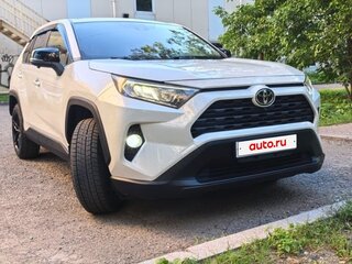 2020 Toyota RAV4 V (XA50), белый, 2500000 рублей, вид 3