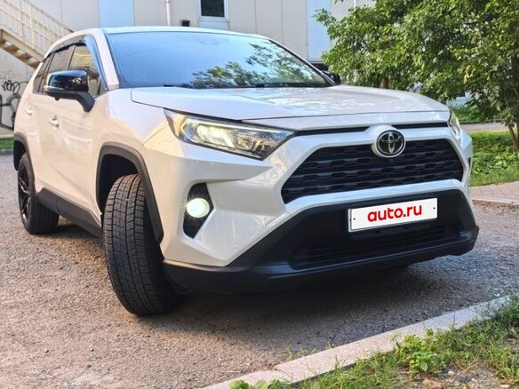 2020 Toyota RAV4 V (XA50), белый - вид 2
