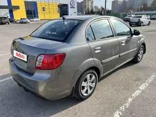 2010 Kia Rio II Рестайлинг, серебристый, 400000 рублей, вид 4