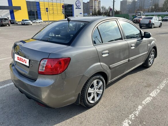 2010 Kia Rio II Рестайлинг, серебристый, 400000 рублей - вид 3