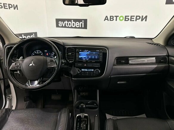 2015 Mitsubishi Outlander III Рестайлинг 2, белый - вид 14
