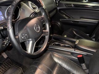 2008 Mercedes-Benz M-Класс 550 II (W164) Рестайлинг, чёрный, 2100000 рублей, вид 4